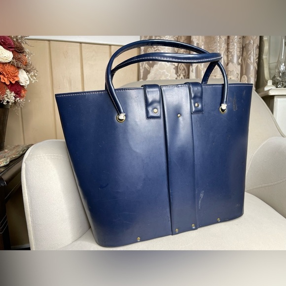 VINTAGE Large Vinyl Navy Blue Tote Good Hardware Clasp Closure 60s 70s - Picture 2 of 7